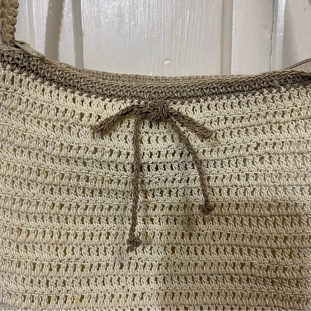 CHATEAU | Handmade in China Crochet Tan Crossbody Bag with Bow - Picture 3 of 11